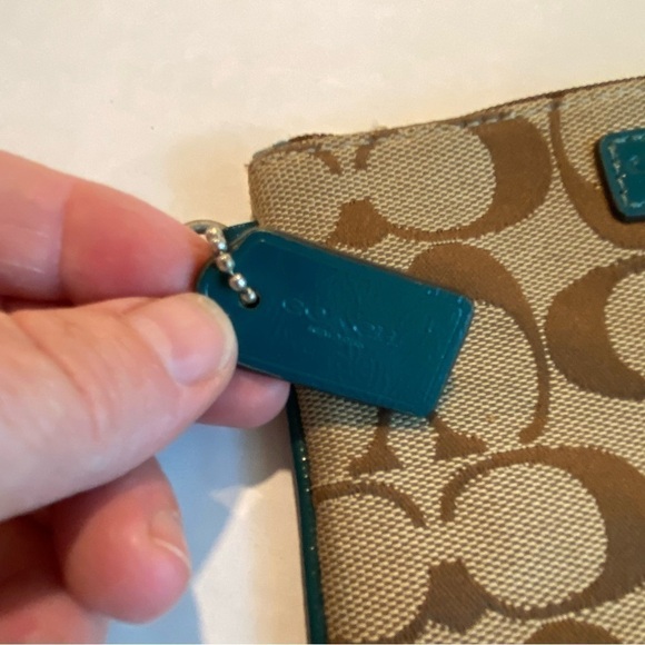 Coach Wristlet Signature Classic C Pattern - Picture 3 of 8